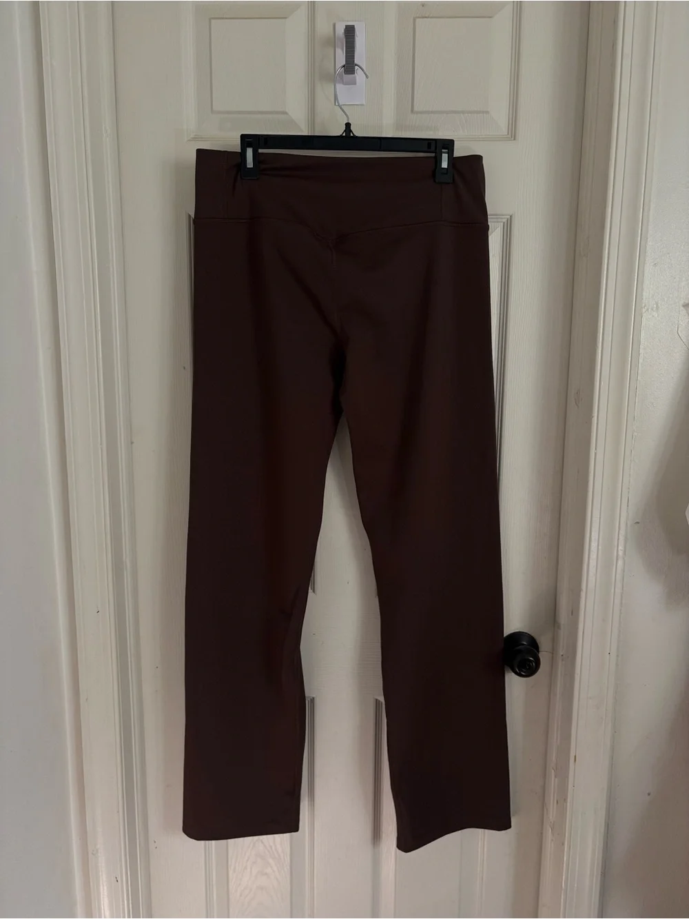 Women's Nike straight-leg sweatpants in dark brown
